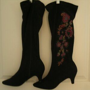 Suede Boots with Floral Embroidery
